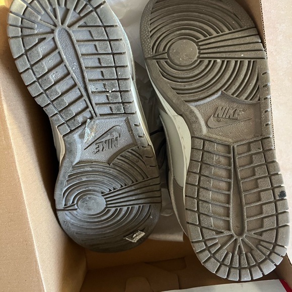 Women’s Dunk Low “Moon Fossil” - Picture 5 of 5